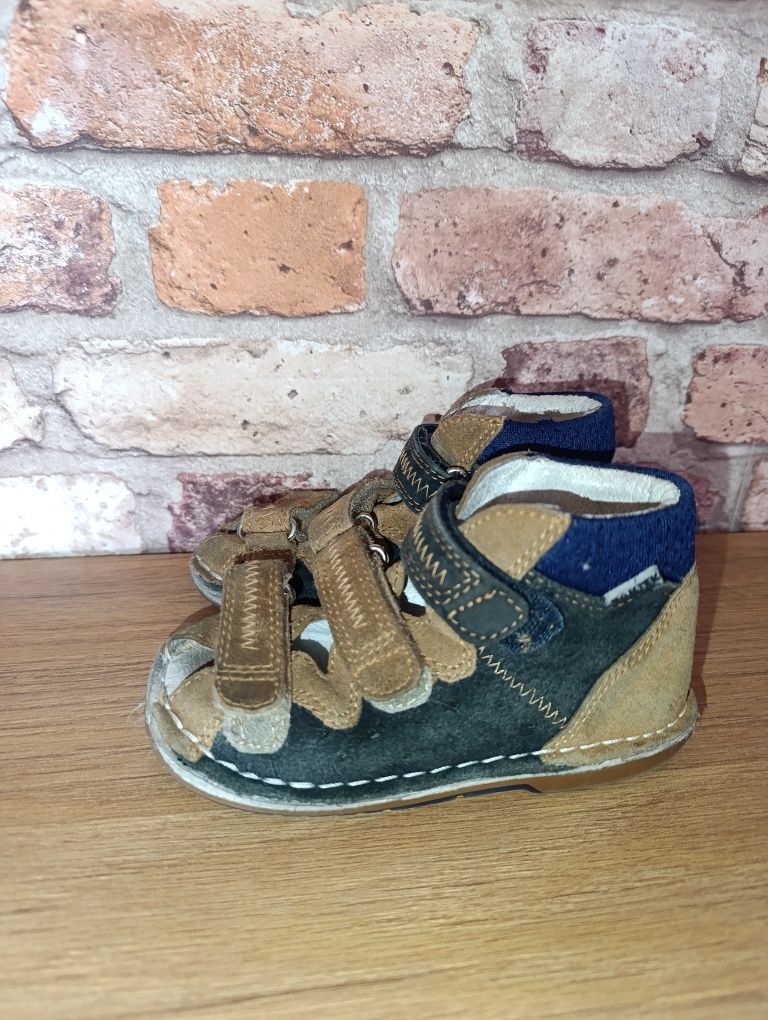 Buty sandałki dla chłopca marki Bartek r. 23 wkładka 15,5 cm