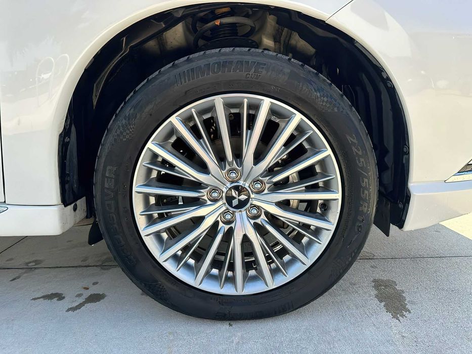 Mitsubishi Outlander      2020