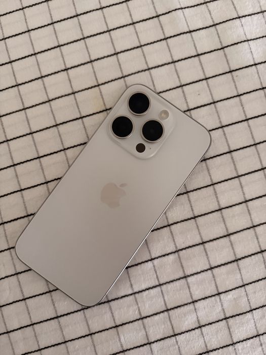 iPhone 15 pro branco 256GB