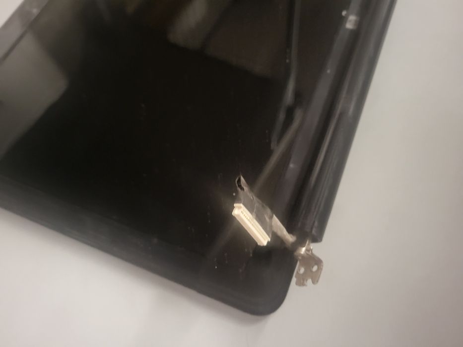 Sprzedam klapę Matrycy pasmo zawiasy do Laptopa HP PAVILION dv5-1111ea