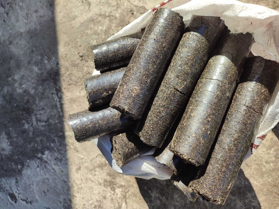 Паливні брикети типу Nestro з лушпиння соняшника 8000гр.