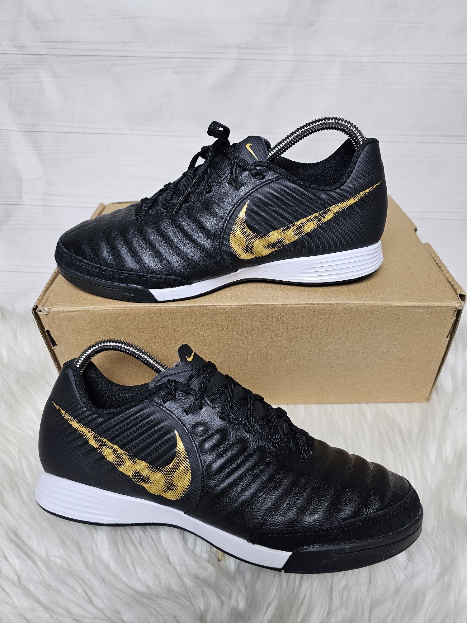 Футзалки Nike Tiempo Legend Academy AH7244-017