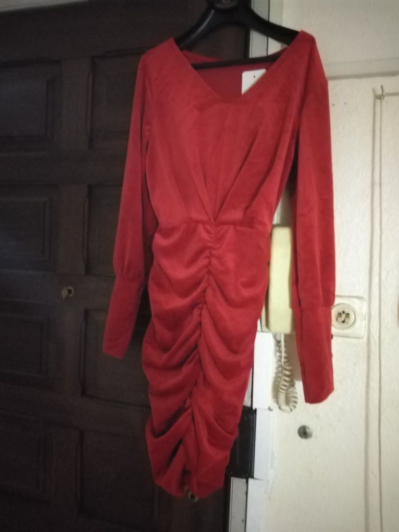 Vestido de cerimonia tom vermelho tam S/M novo com etiqueta só 25€