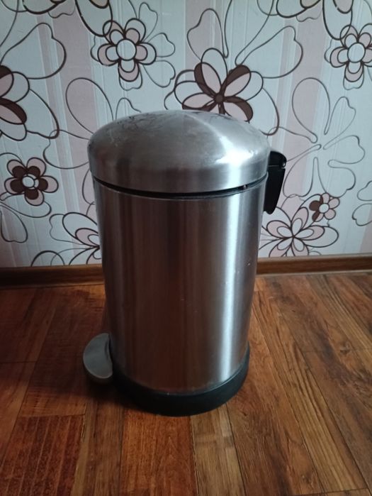 Сміттєвий бак в гарному стані