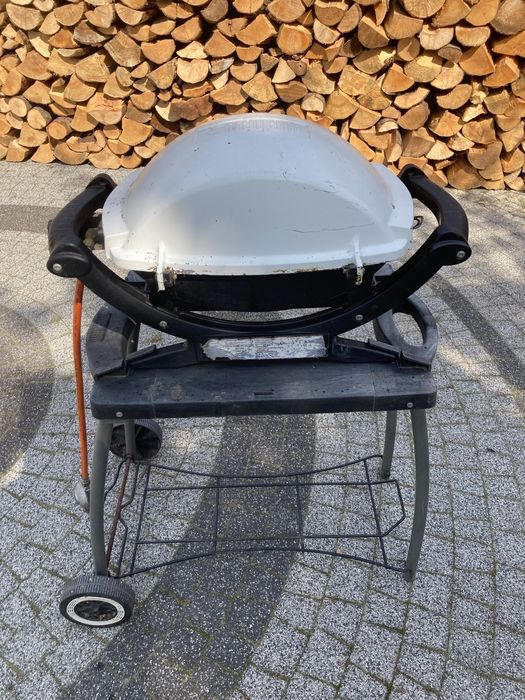 Grill gazowy ogrodowy Weber Q200 z wózkiem