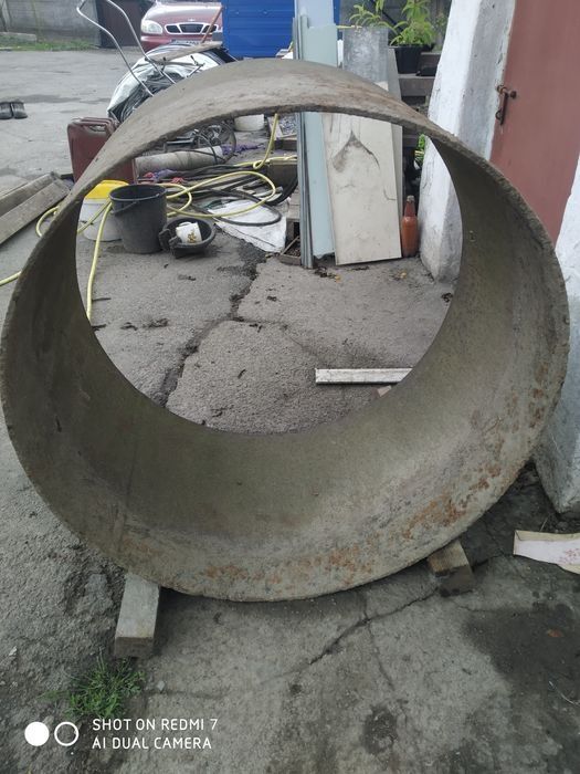 Продам стальну  трубу діаметром 102 см,довжиною 55 см,товщина металу 0