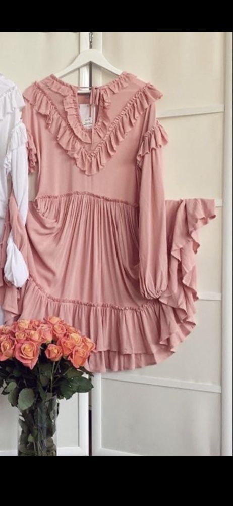 Продаётся розовое платье Weanabe