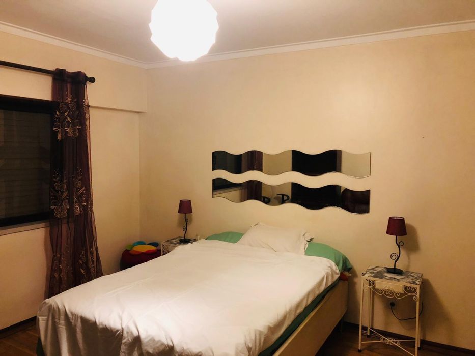 OPORTUNIDADE//Quarto mobiliado com cama de casal