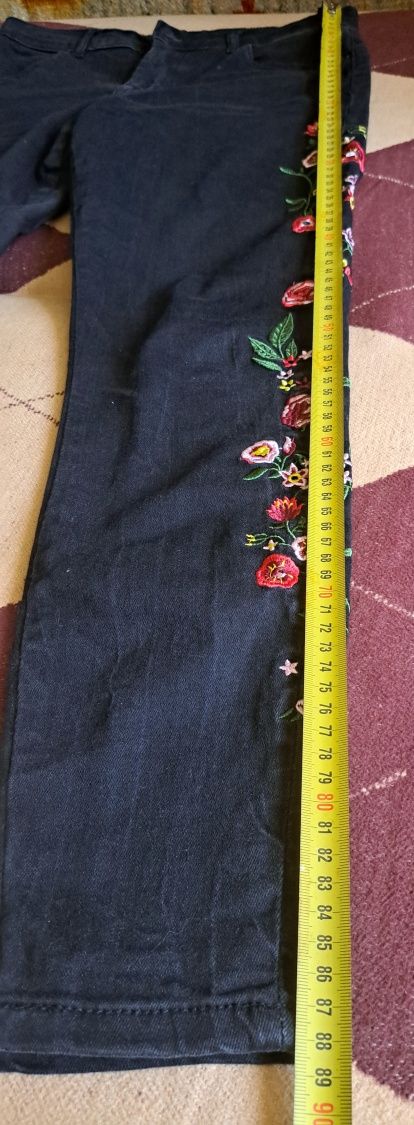 Spodnie damskie z motywem kwiatowym Mohito - 36
