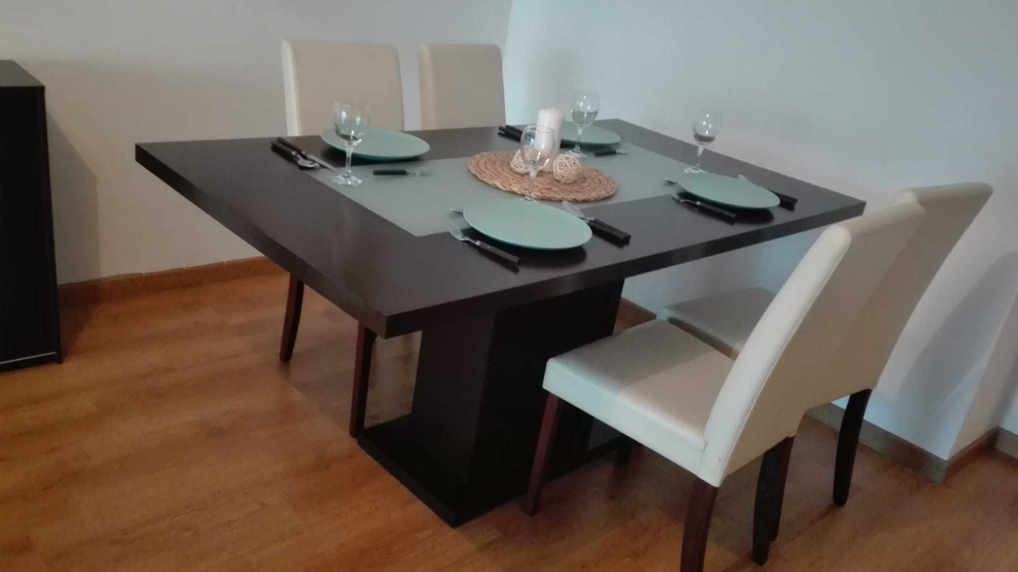 Vendo mesa sala + 4 cadeiras almofadadas com pouco uso.