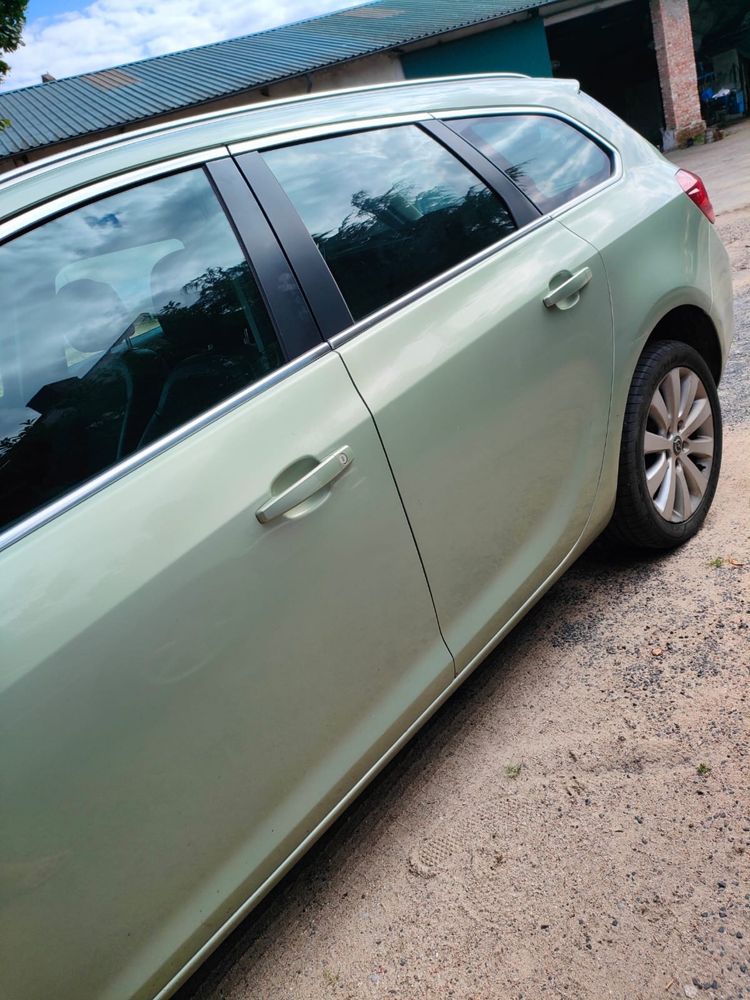 Opel Astra J 1.7 CDTI 125km 2011 rok kombi