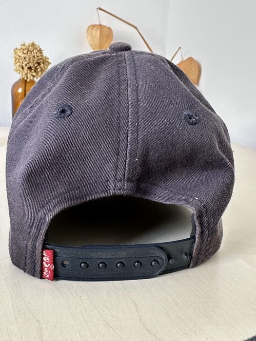 Кепка від бренду Levi’s