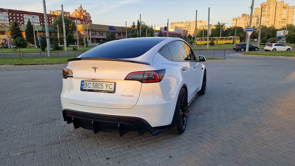 Tesla model Y Performance