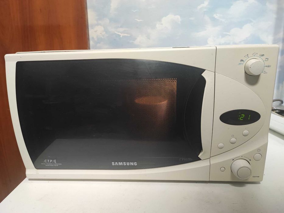 Микроволновка Samsung CE2774R