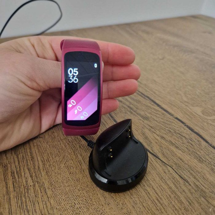 Фітнес-браслет Samsung Gear Fit2 SM-R360