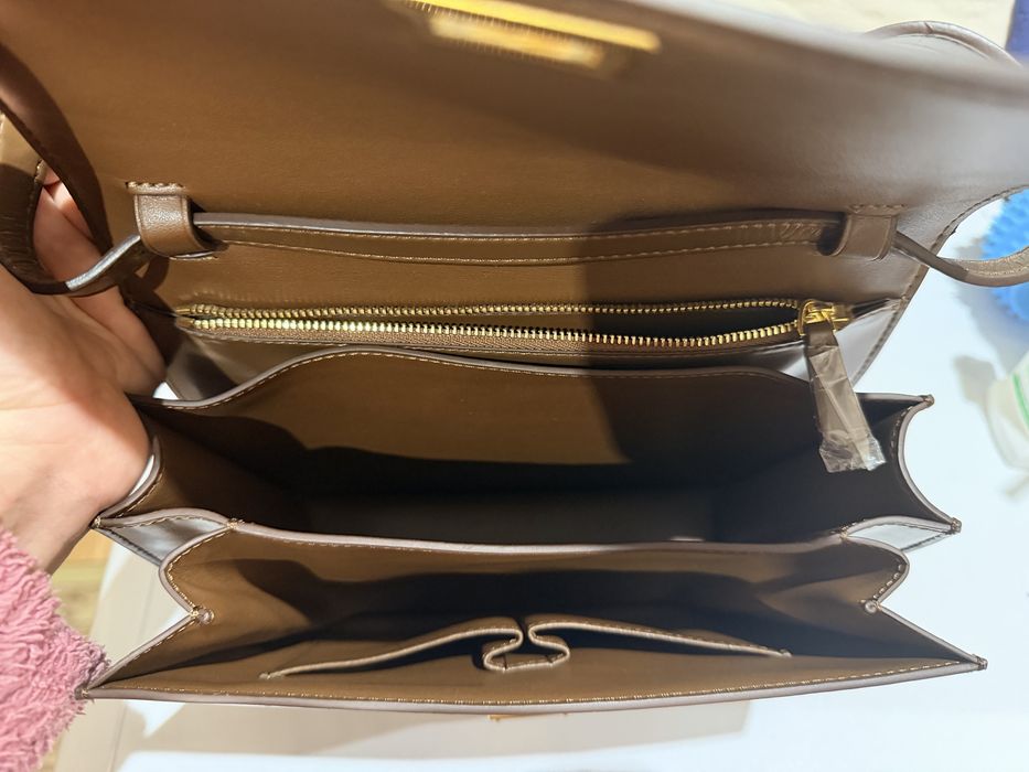 Шкіряна сумка в стилі celine box