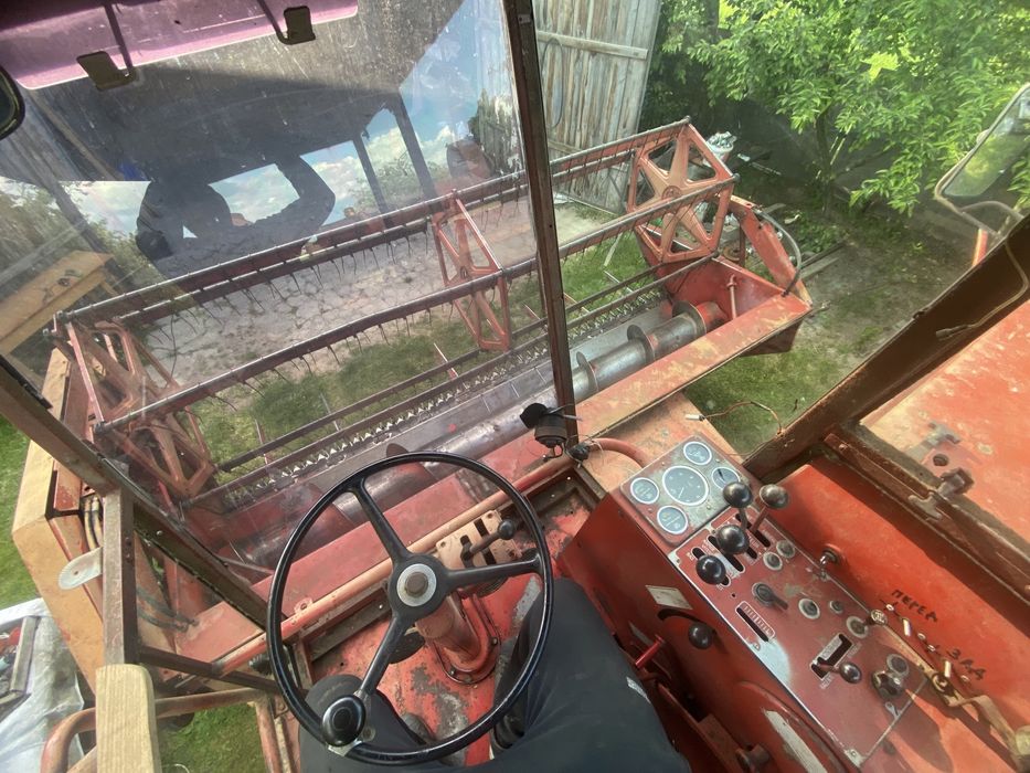 massey ferguson 520 комбайн як John Deere 1052 1055