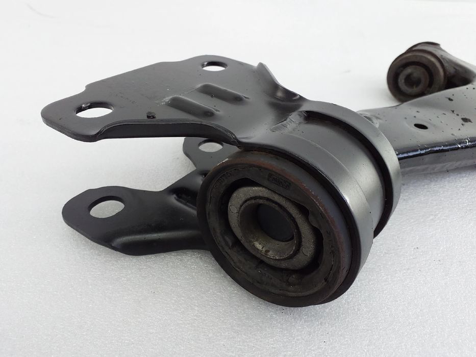 Braço de suspensão frente direito FORD Focus III