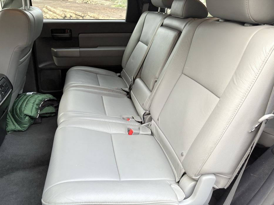 Toyota Sequoia stan bardzo dobry