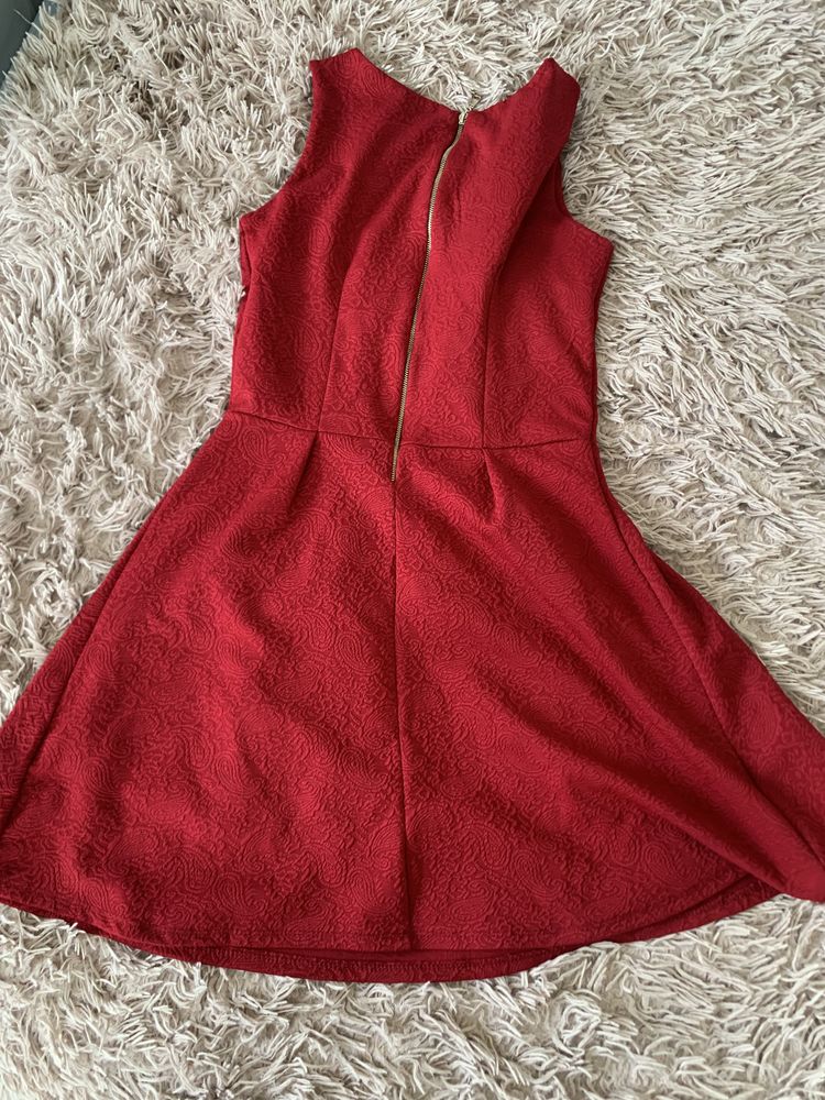 Плаття бордового кольору