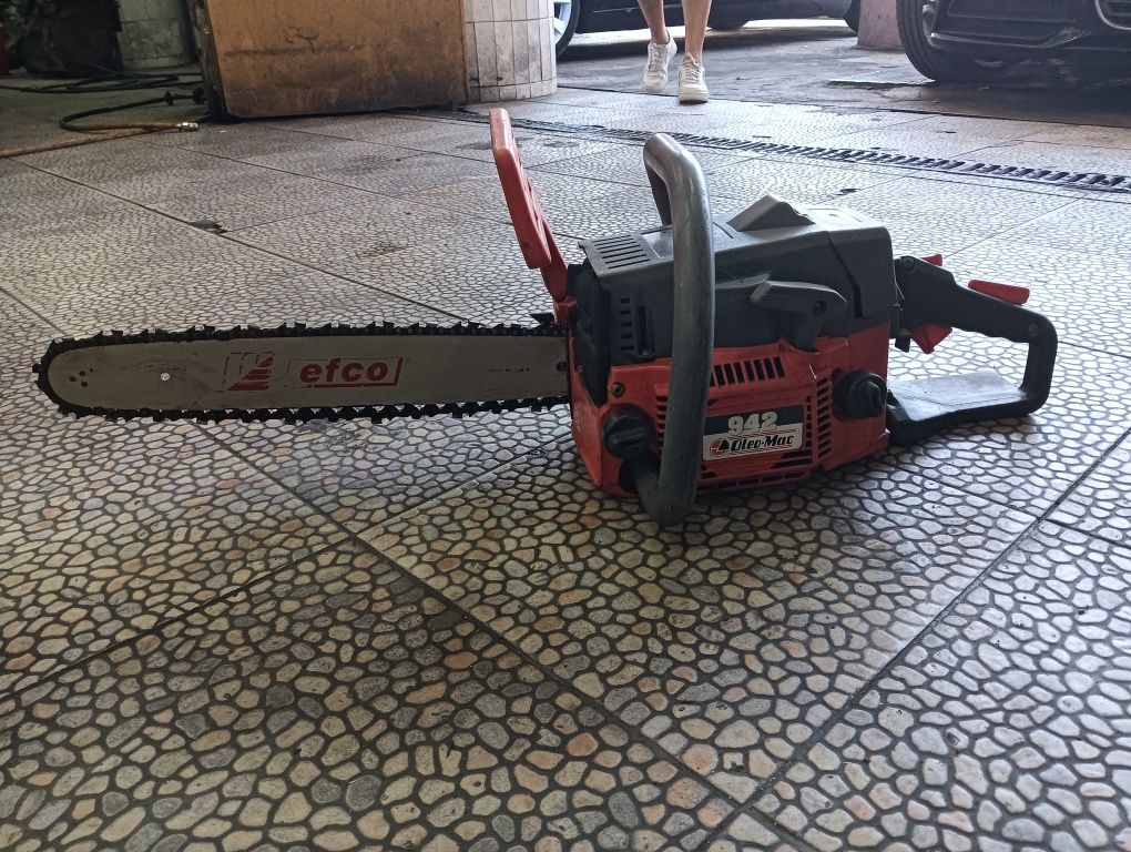 Motosserra impecável