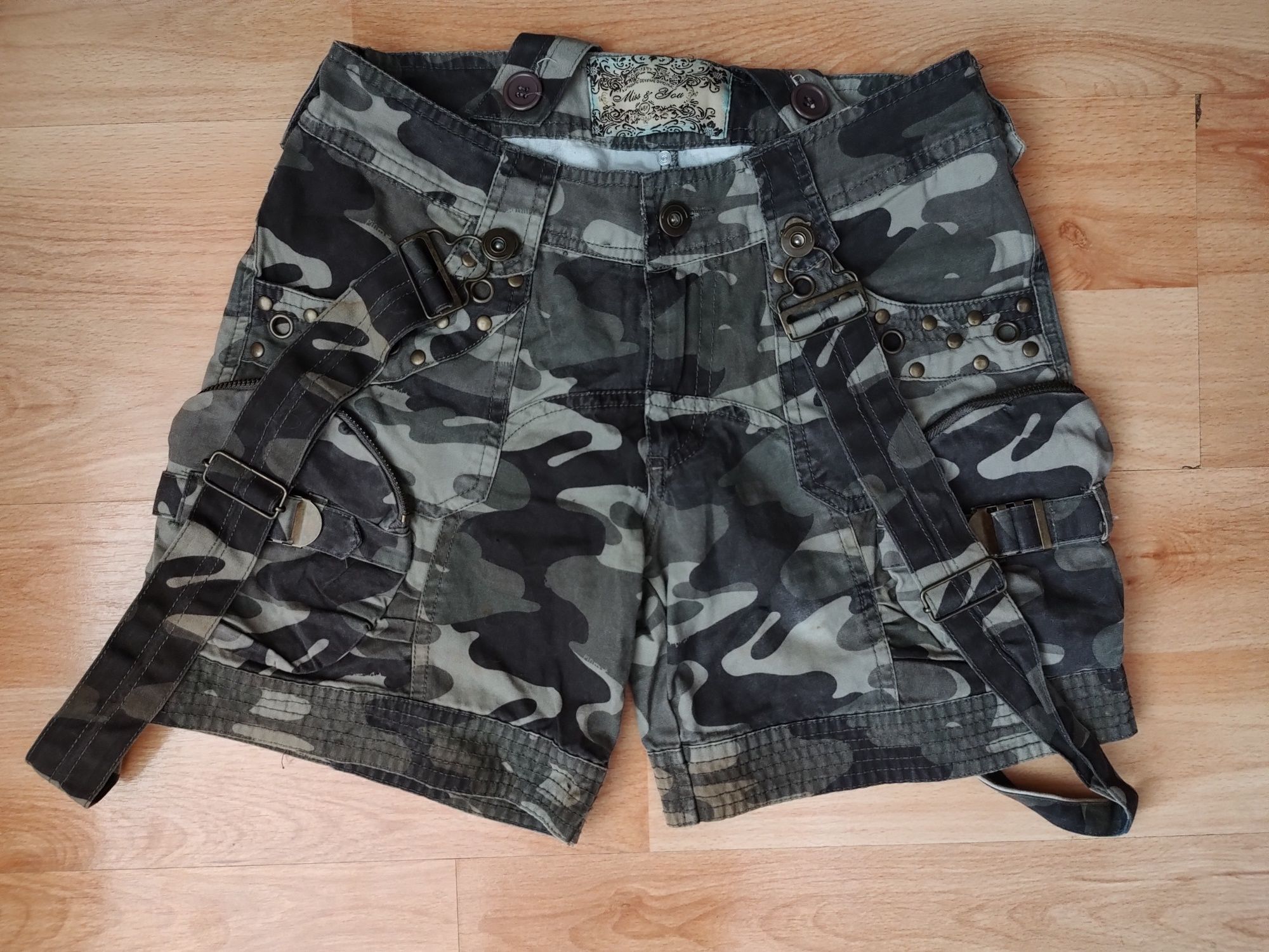szorty | spodenki | szelki | na szelkach | moro | khaki | nity | ćwiek