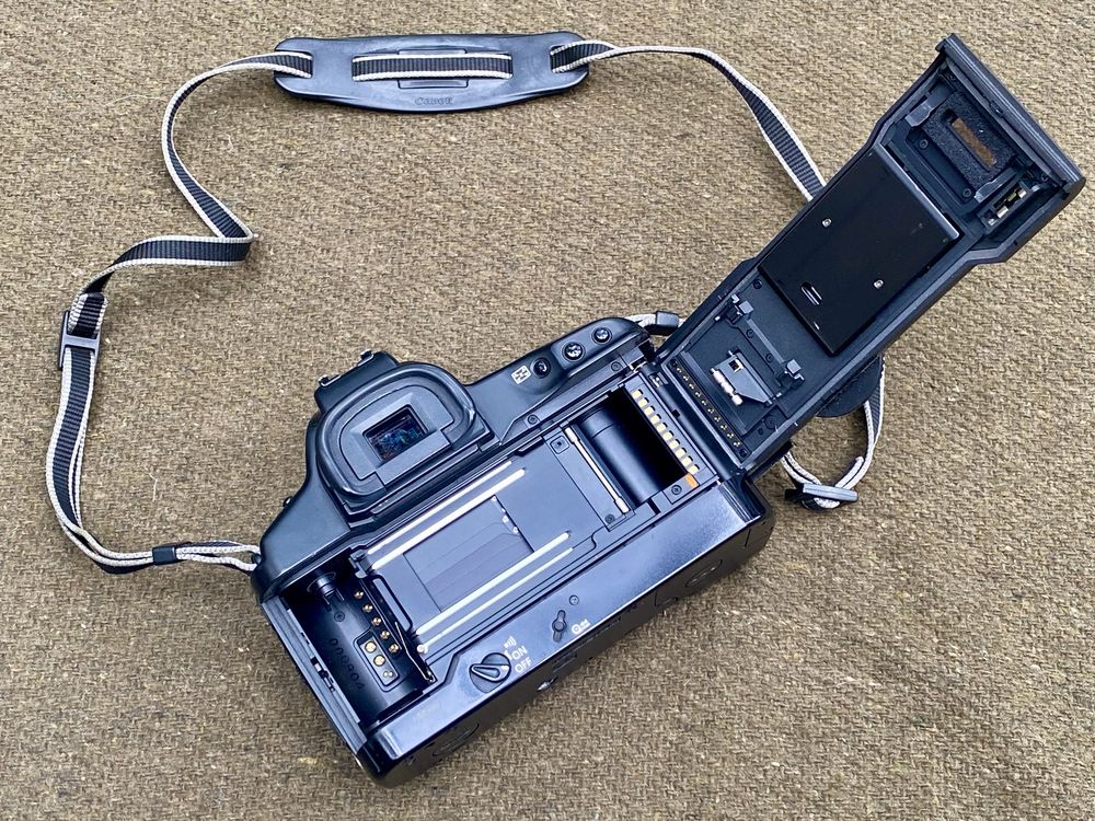 Canon EOS 1V + Power Drive Booster PB-E2 lustrzanka analogowa EOS1V