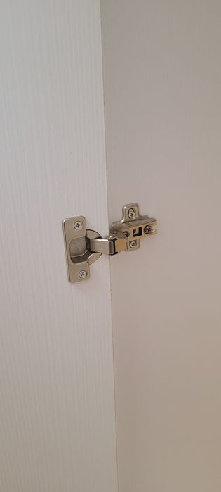 Шафа для одягу біла