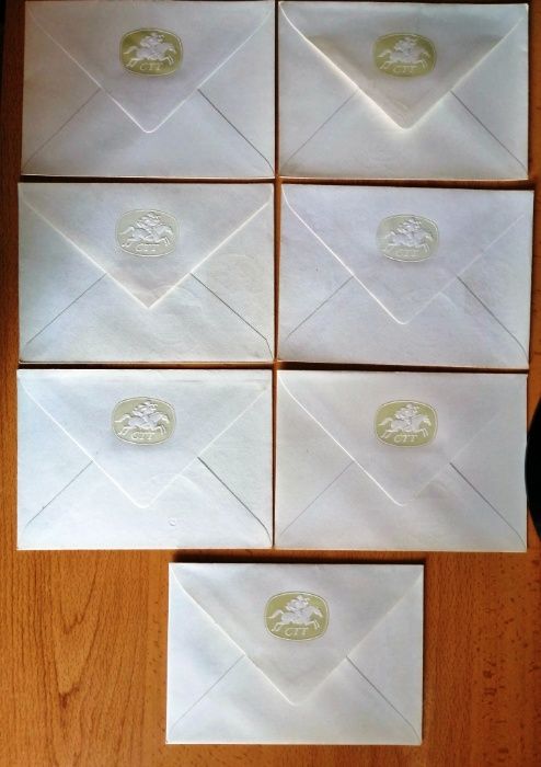 Envelopes e postais com selos carimbados
