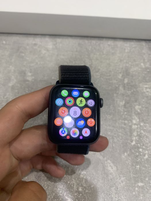 Apple watch se  sport loop