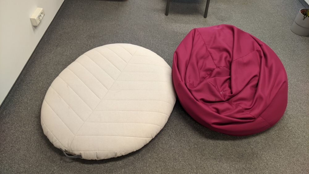 Duża beżowa pufa / legowisko