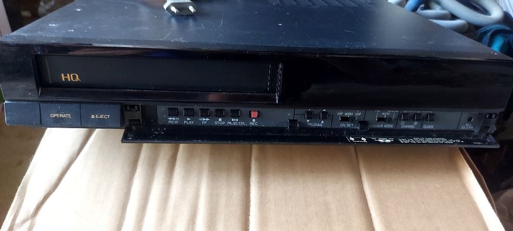 Відеомагнітофон Sharp