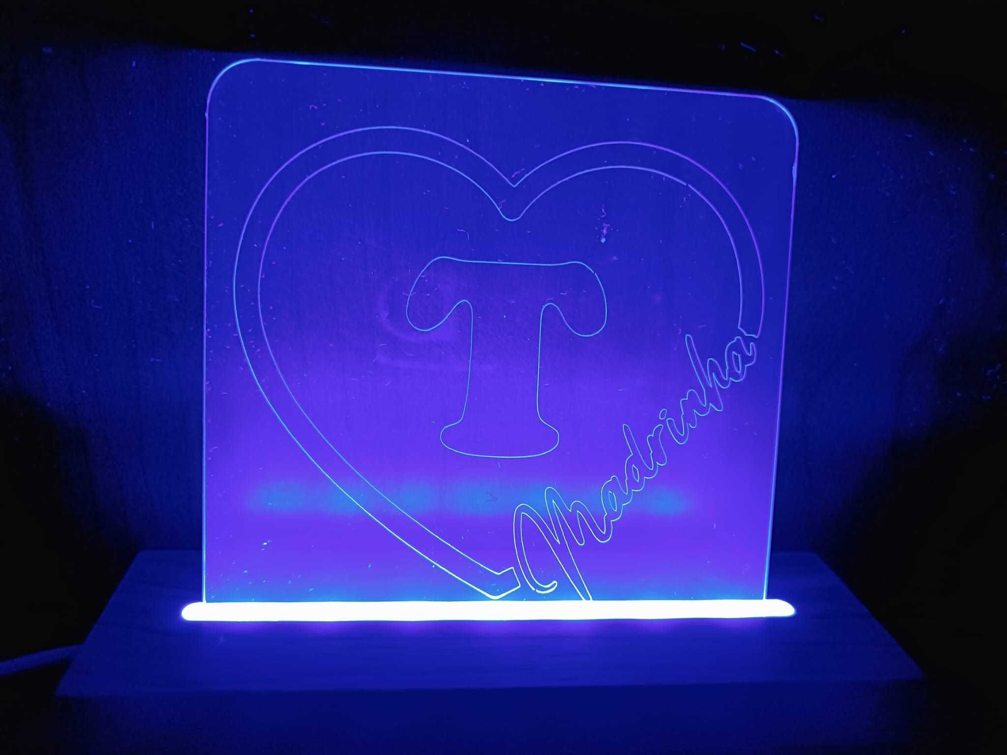 Acrílicos LED Personalizados – Iluminação Exclusiva para Seu Espaço