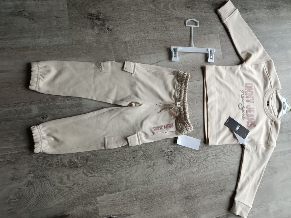 Dres dziewczęcy DKNY r.104/110