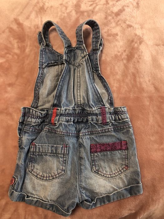 Krotkie jeansowe ogrodniczki r.92-98 nowe