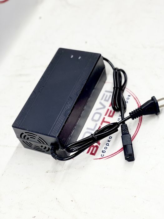 Зарядний пристрій 12,6в 10а 16,8в 14,6в зарядное для аккумуляторов