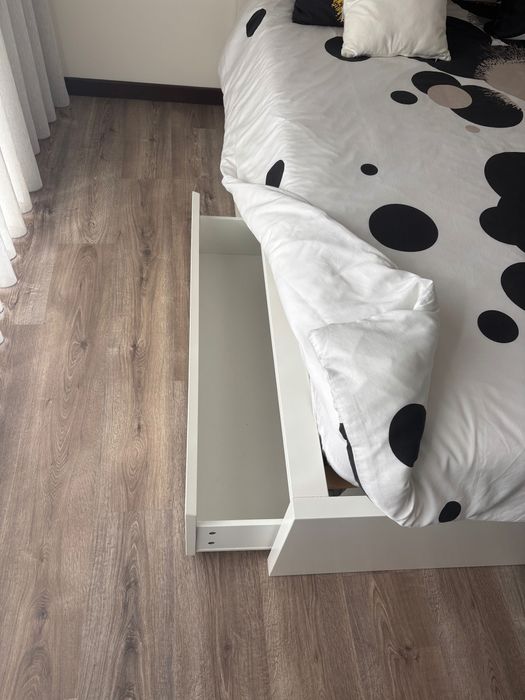 Cama IKEA com 4 Gavetas