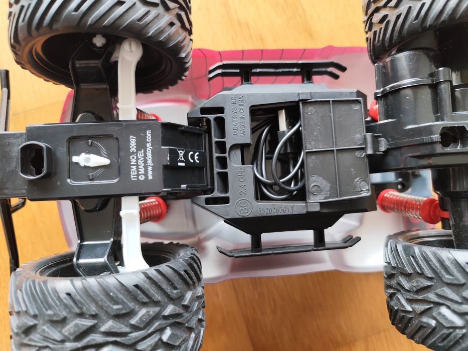 Gipe telecomandado do homem aranha