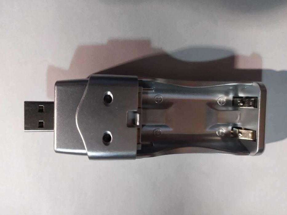 Ładowarka akumulatorów AA AAA z USB