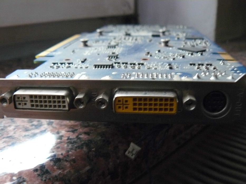 Karta graficzna do komp.  stacjonar. sprawna 100 % Asus DDR3