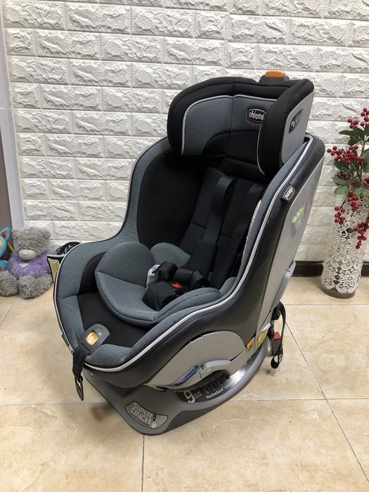 Автокрісло Chicco Nextfit Zip Група 0+/1/2 (0-30кг) изофикс ізофікс