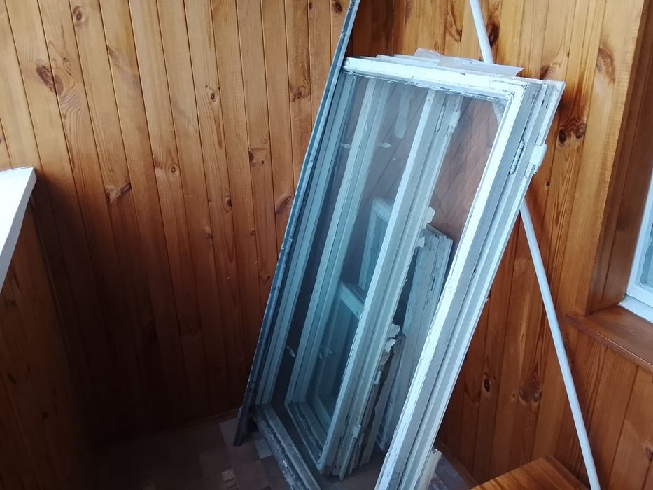 Продам вікна з коробкою.