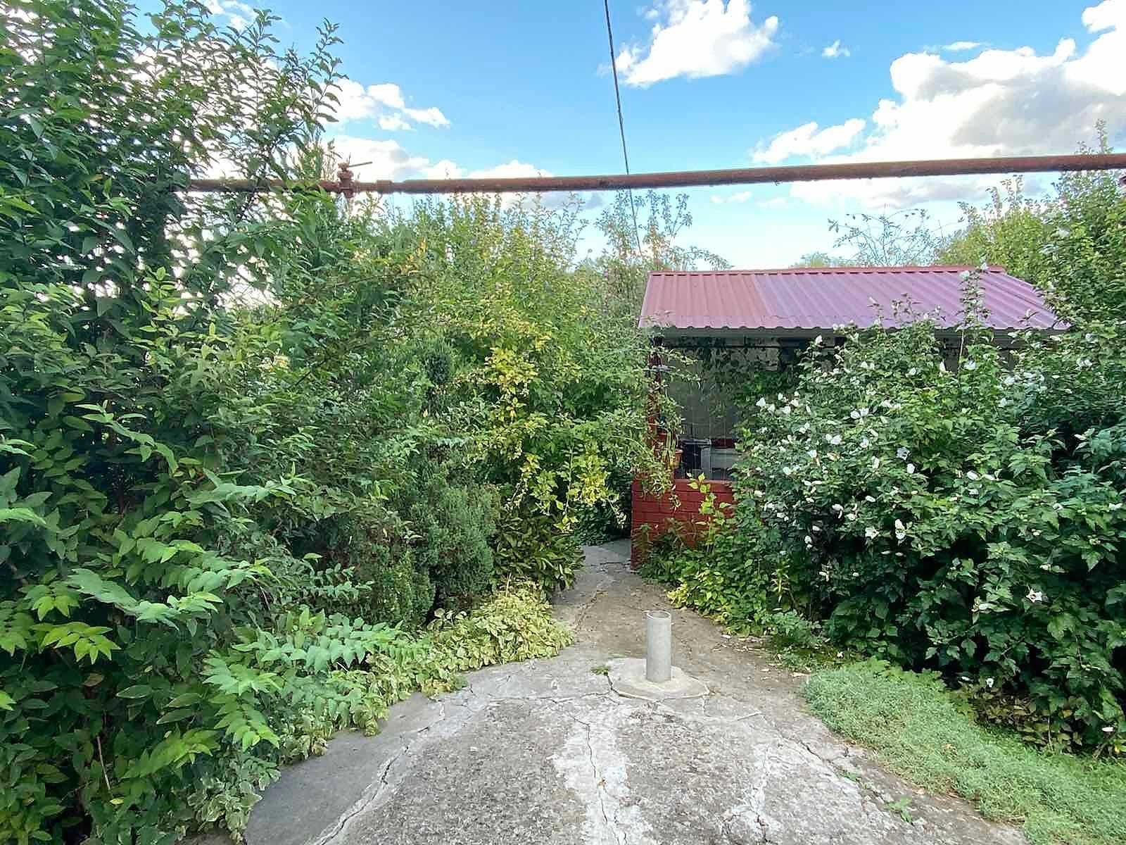 Продам 2-поверховий будинок з гаражем і ділянкою Таромське