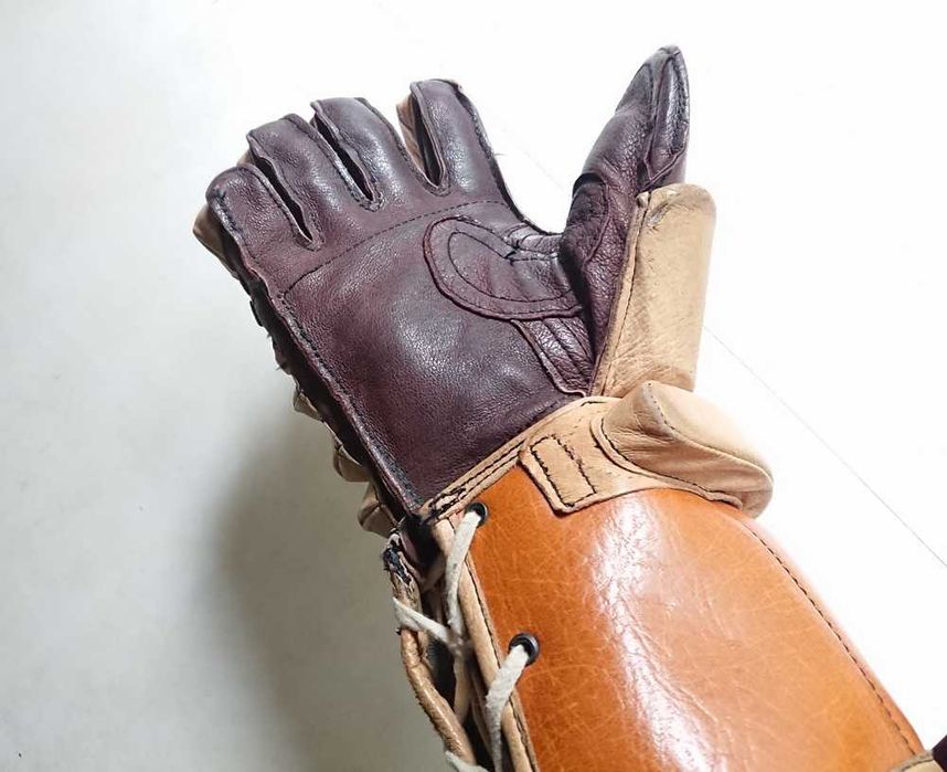 Винтажные хоккейные перчатки краги