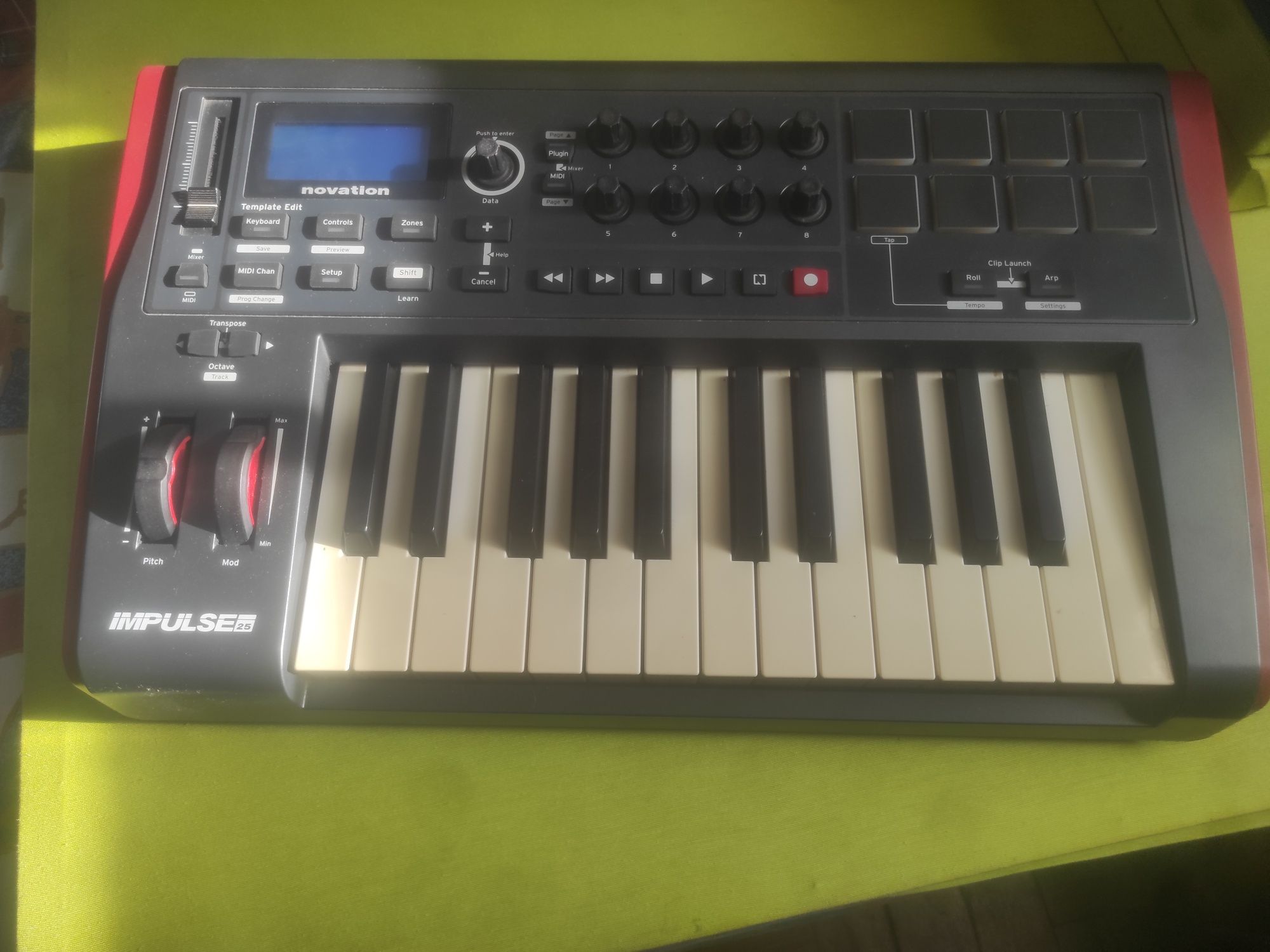 Teclado midi novation impulse 25