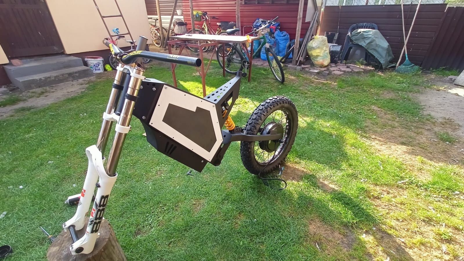 Niedokończone projekt roweru elektrycznego
