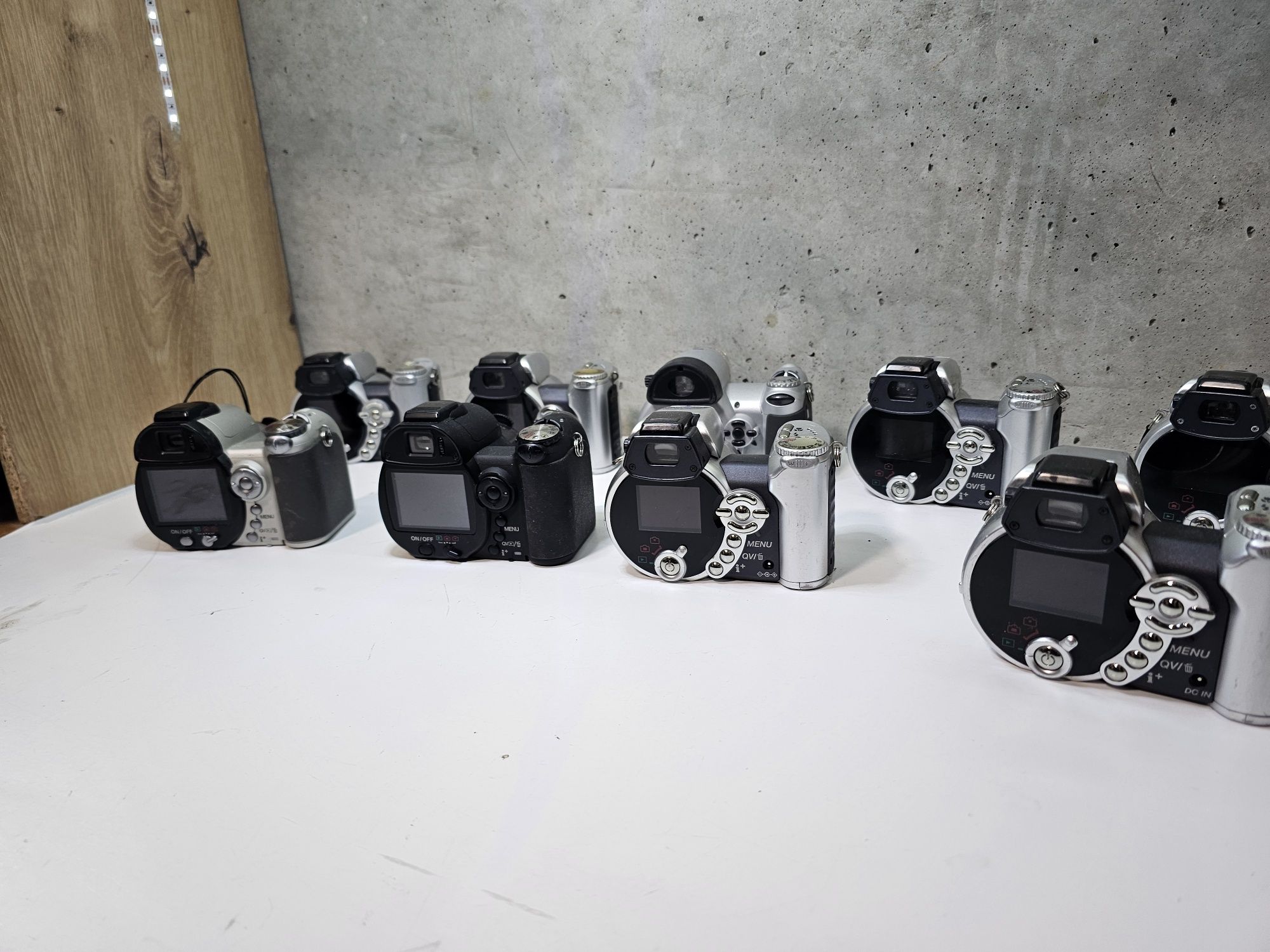 Лот із 9 фотоапаратів Konika Minolta Dimage Z1 Z2 Z5 Z6 Z10