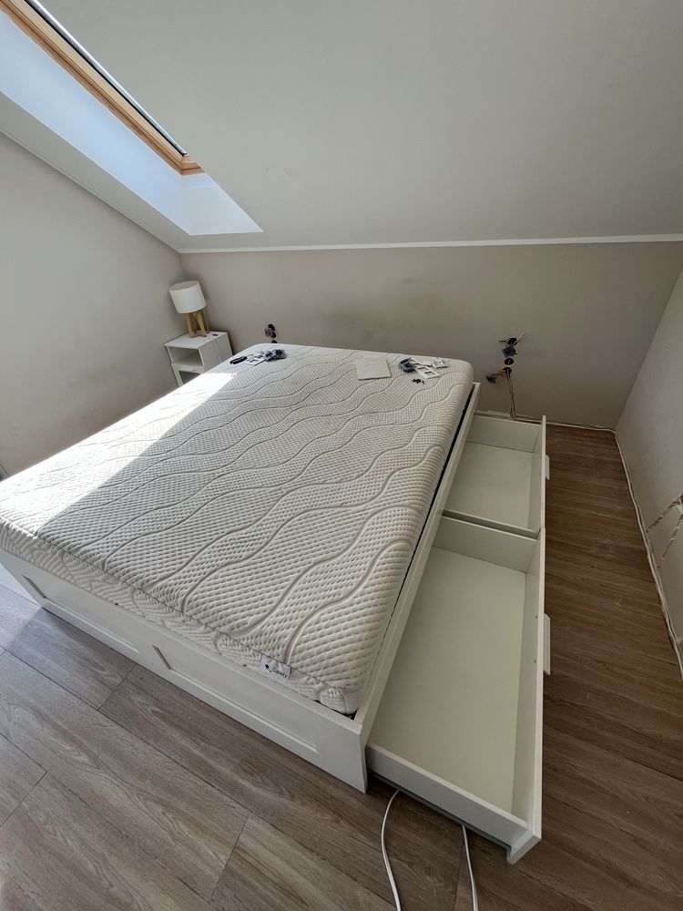 Łóżko Ikea z materacem