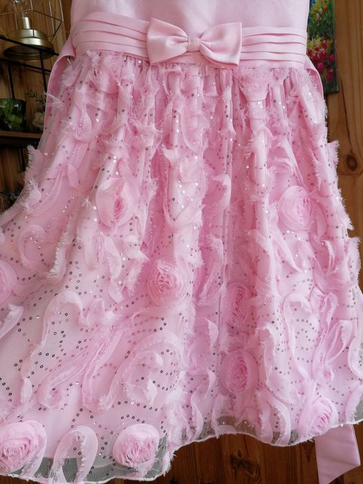 Сукня рожева святкова пишна на дівчинку 8-9 років.