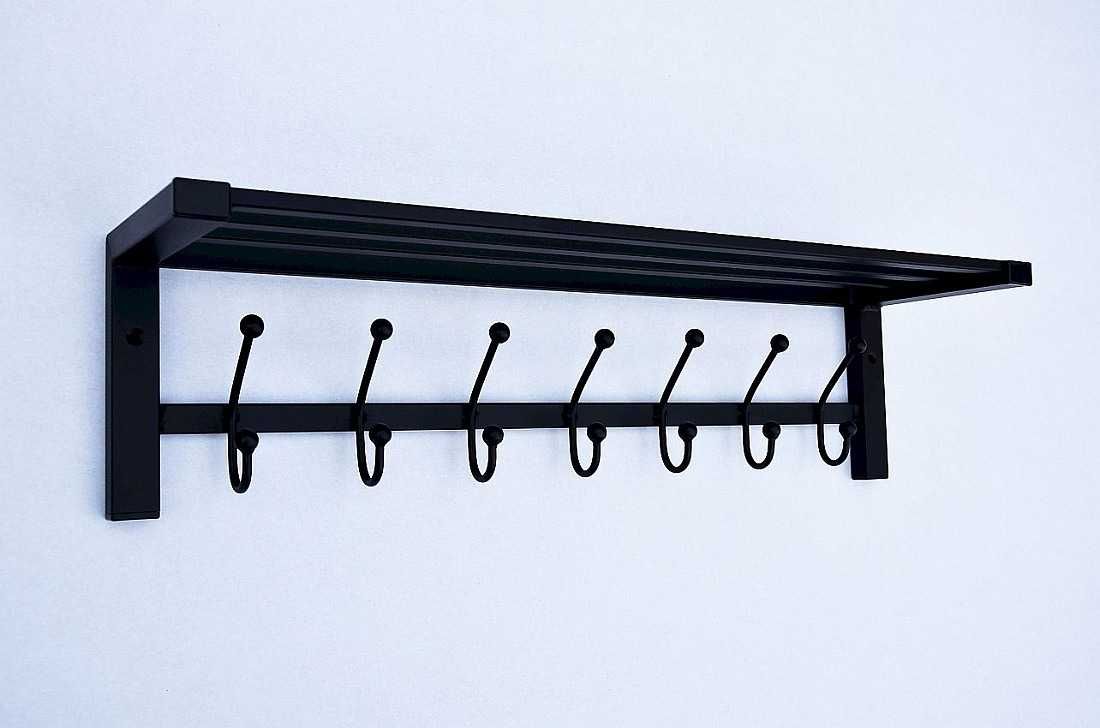 Wieszak metalowy 70 cm z metalu na ubrania ścienny wiszący z półką